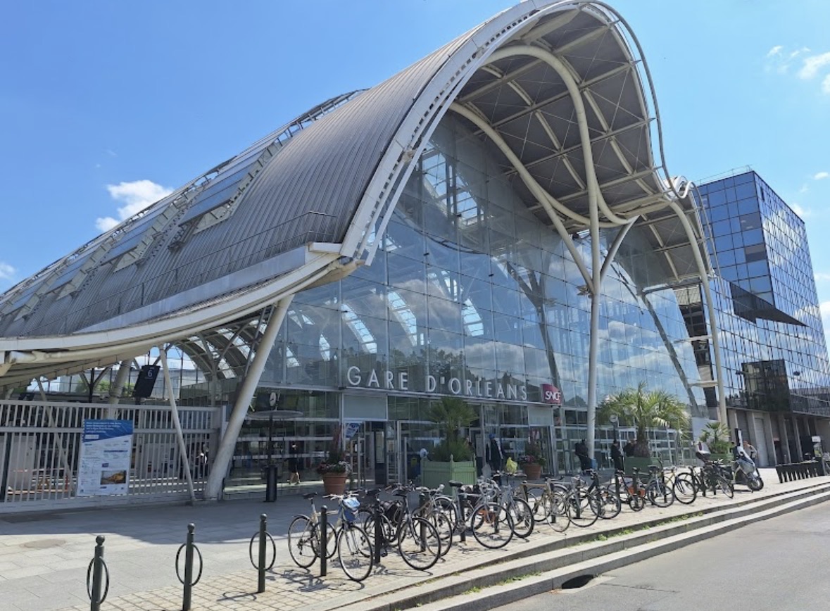 Transfert VTC femme vers la gare d’Orléans centre-ville - First Lady